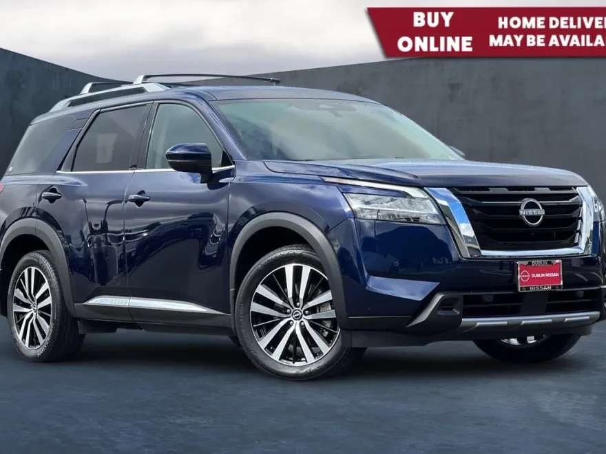 2023 Nissan Pathfinder Platinum photo 1