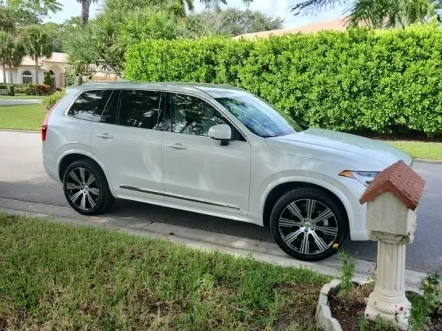 2024 Volvo XC90 Plus photo 1