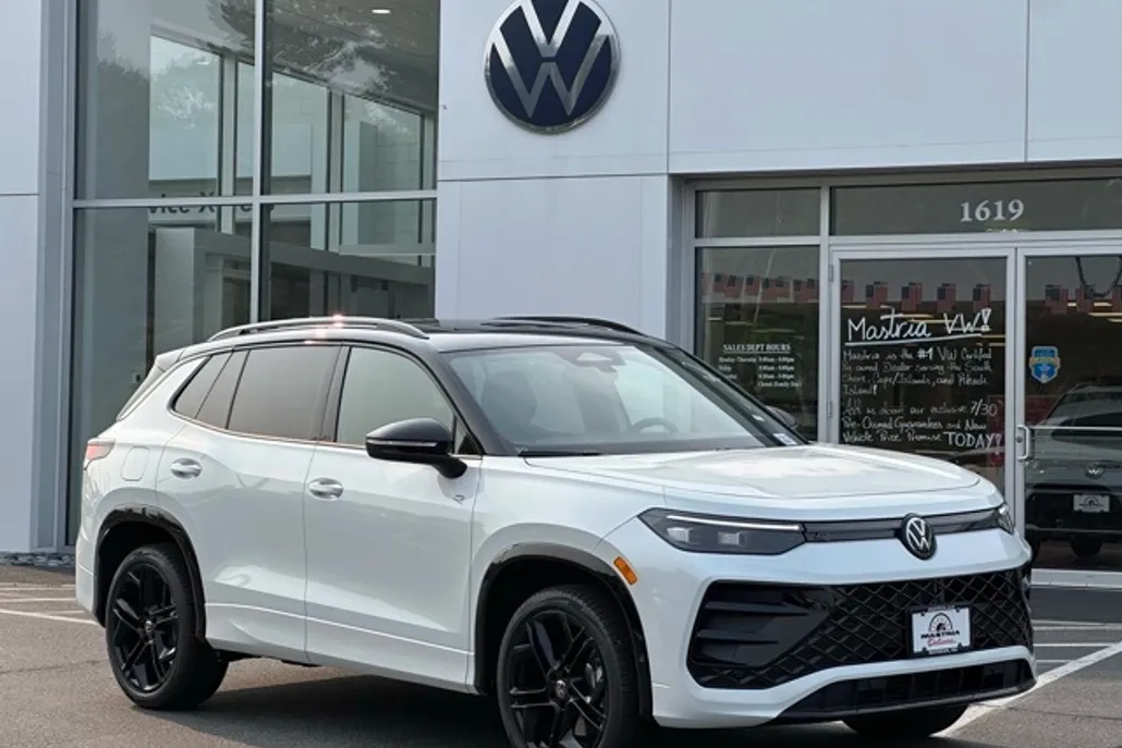 2025 Volkswagen Tiguan SE R-Line Black photo 1