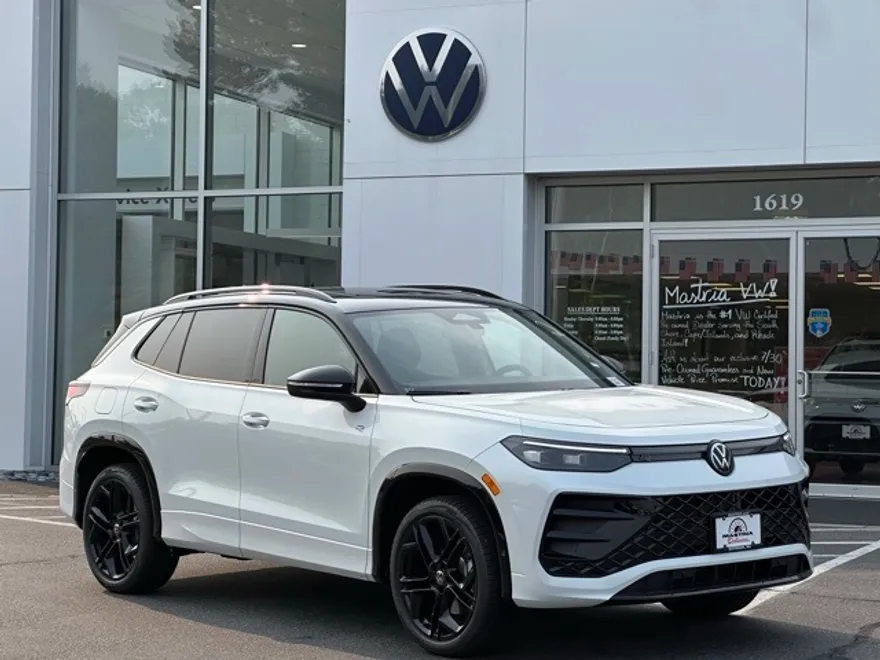 2025 Volkswagen Tiguan SE R-Line Black photo 1