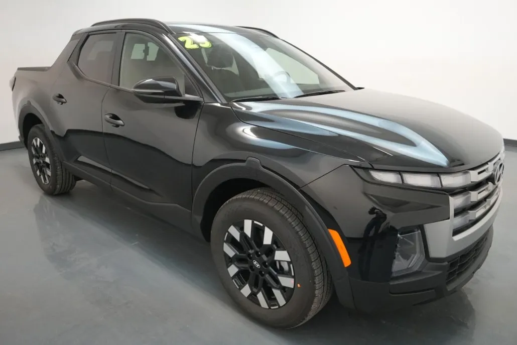 2025 Hyundai Santa Cruz SEL Activity photo 1