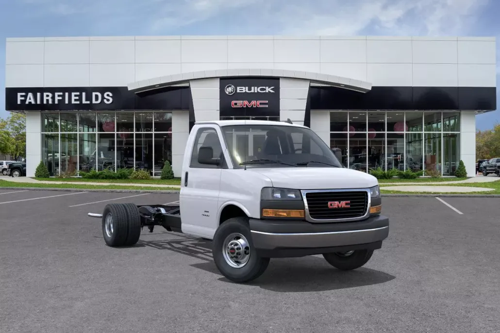 2025 Gmc Savana Cutaway 3500 photo 1