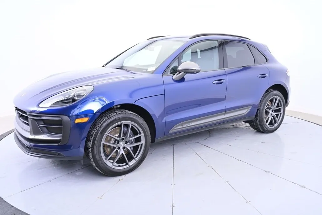 2025 Porsche Macan Base photo 1