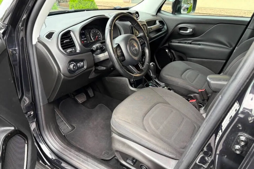 2016 Jeep Renegade Latitude North Edition photo 1