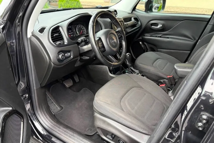 2016 Jeep Renegade Latitude North Edition photo 1