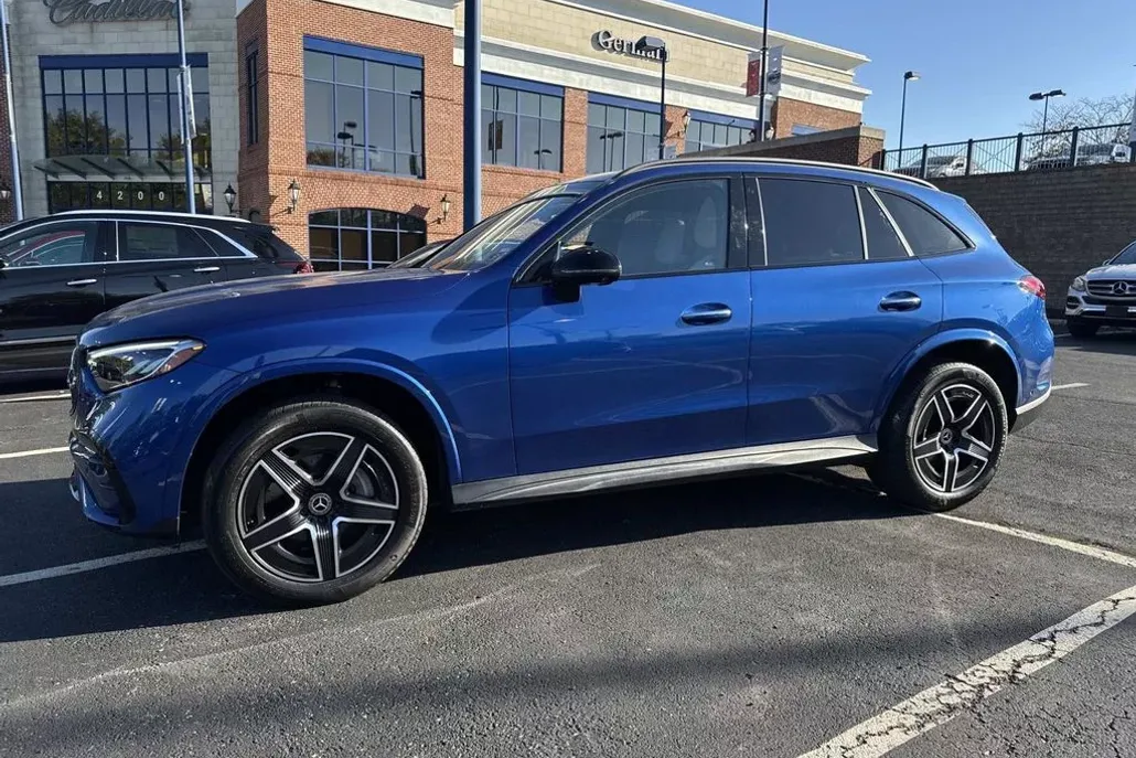 2024 Mercedes Benz GLC 300 4MATIC photo 1