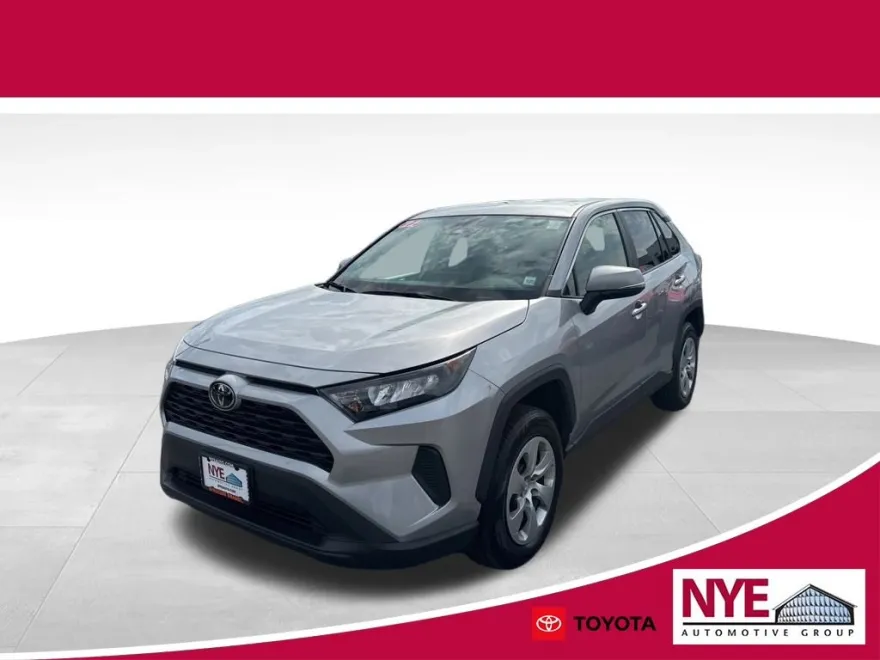 2022 Toyota RAV4 LE photo 1
