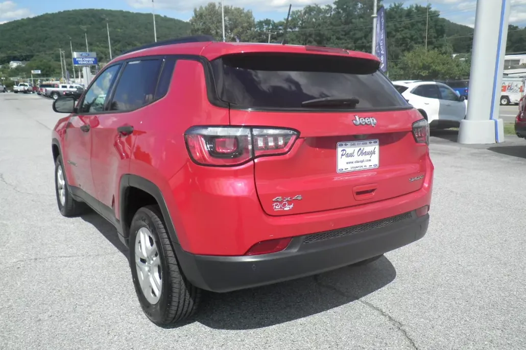 2018 Jeep Compass Sport photo 1