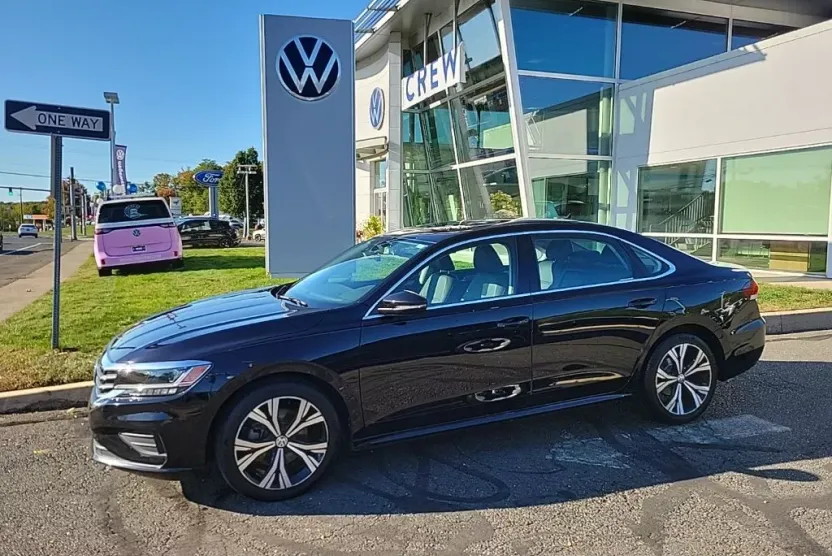 2021 Volkswagen Passat 2.0T SE photo 1