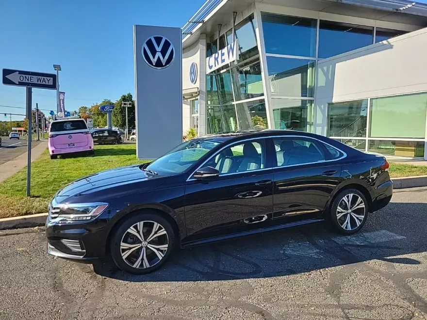 2021 Volkswagen Passat 2.0T SE photo 1