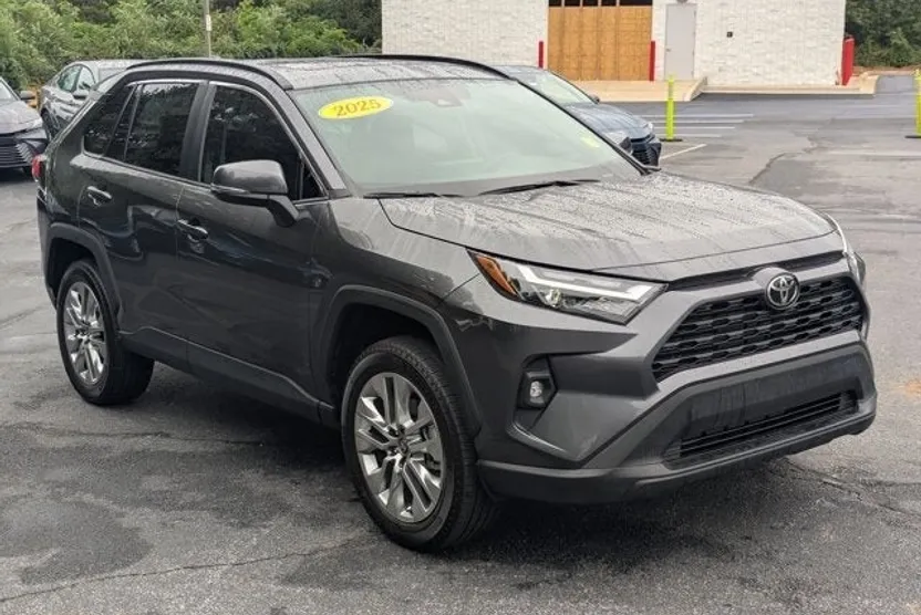 2025 Toyota RAV4 XLE Premium photo 1