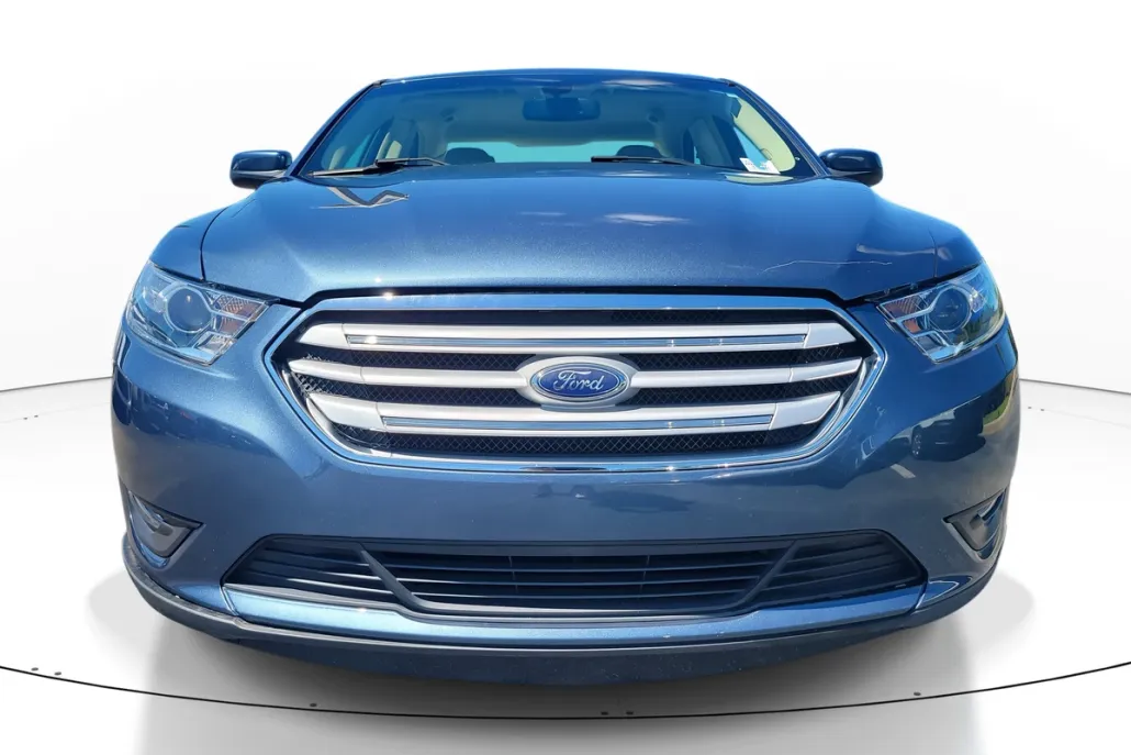 2018 Ford Taurus SEL photo 1
