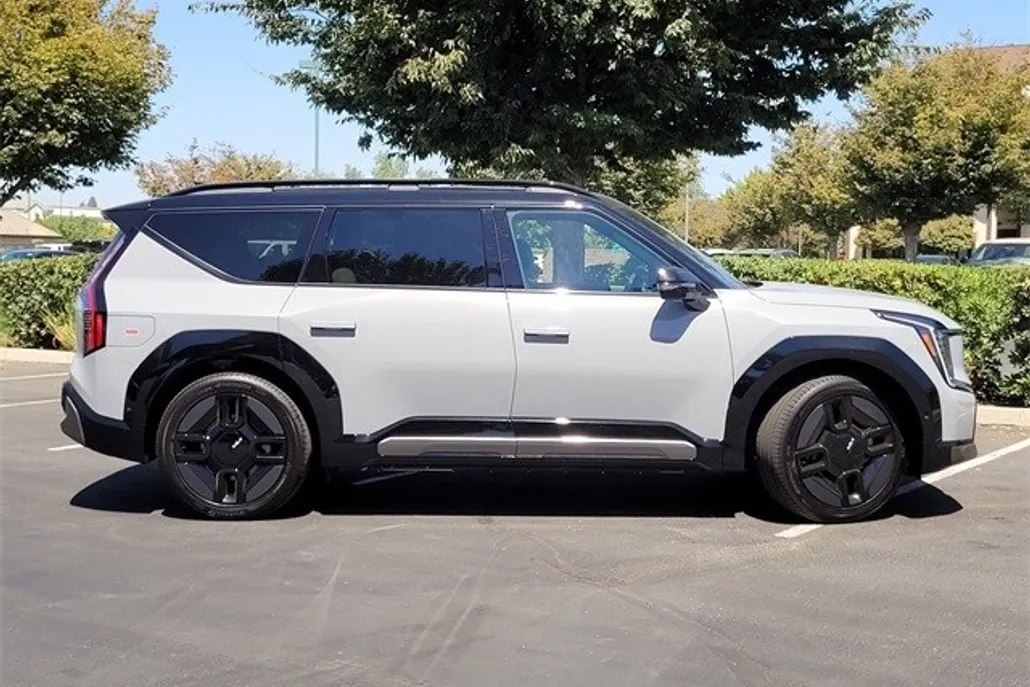 2026 Kia EV9 GT-Line photo 1