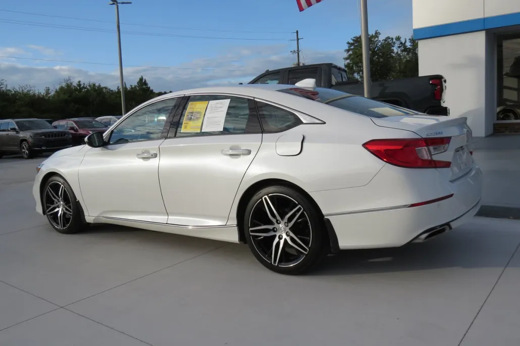 2021 Honda Accord Touring photo 1