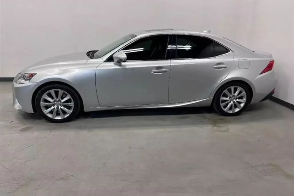 2016 Lexus IS 300 photo 1
