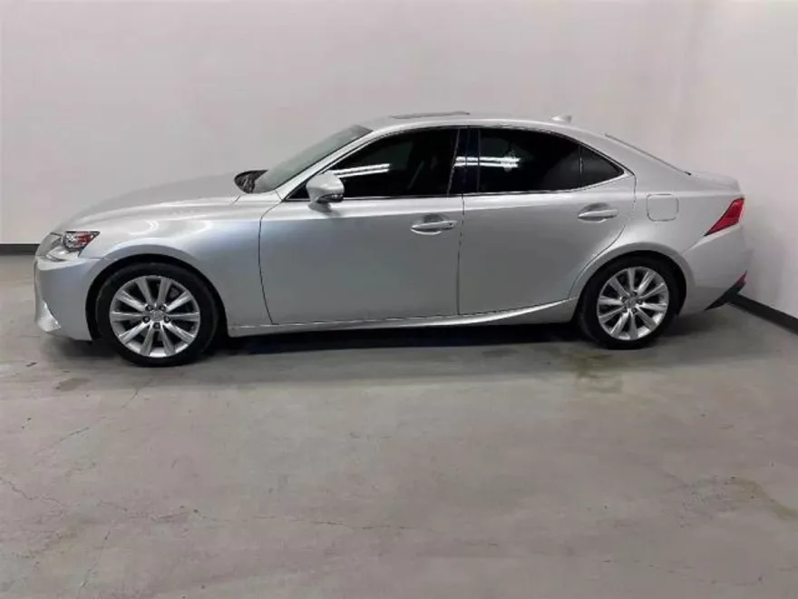 2016 Lexus IS 300 photo 1