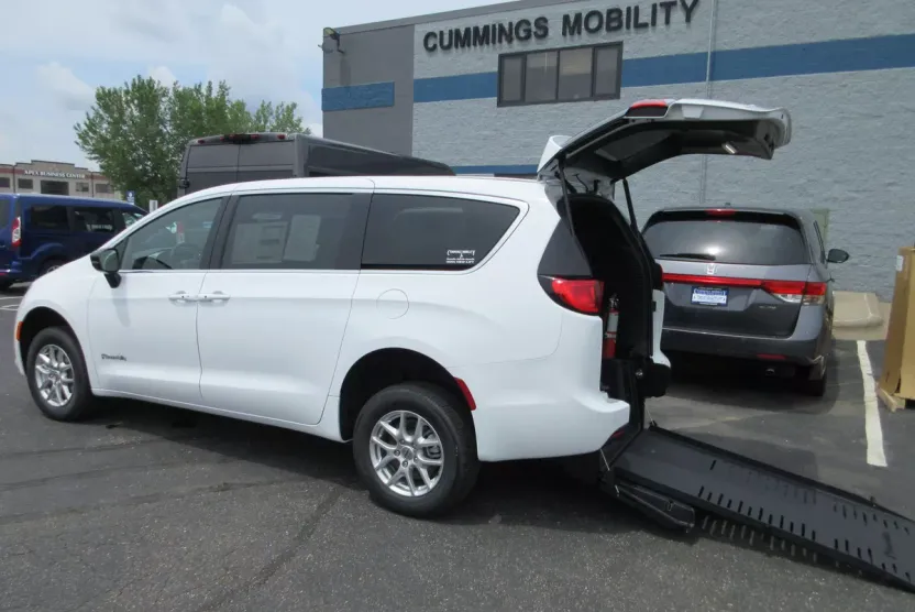 2025 Chrysler Voyager LX photo 1