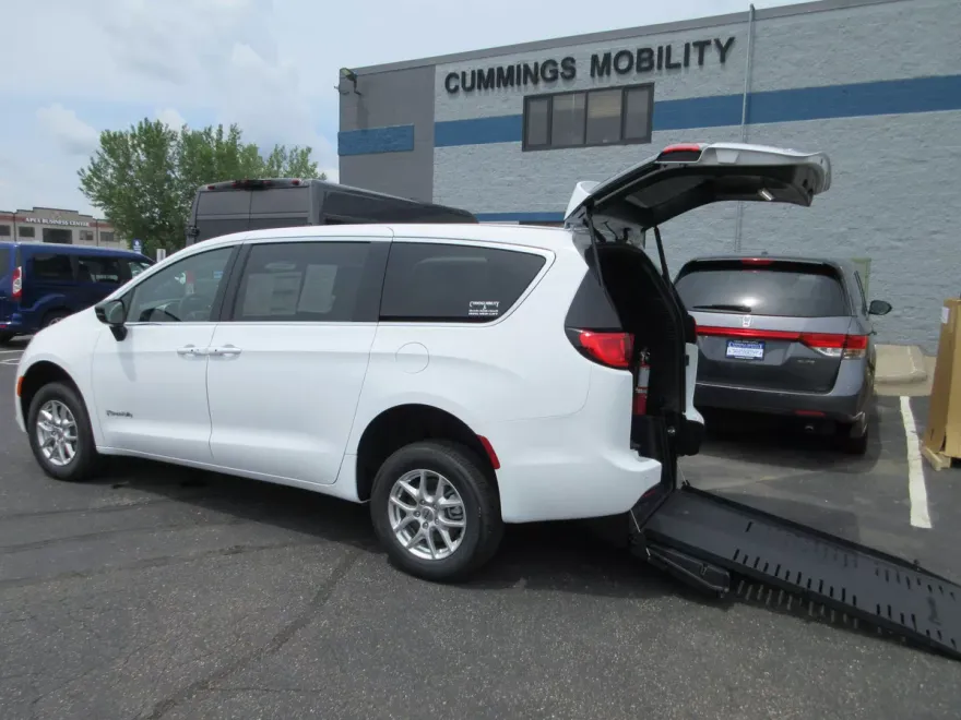 2025 Chrysler Voyager LX photo 1