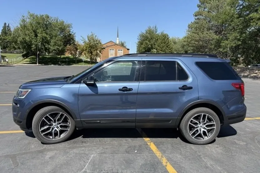 2019 Ford Explorer Sport photo 1