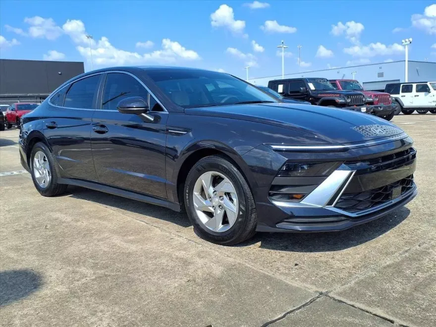 2025 Hyundai Sonata SE photo 1