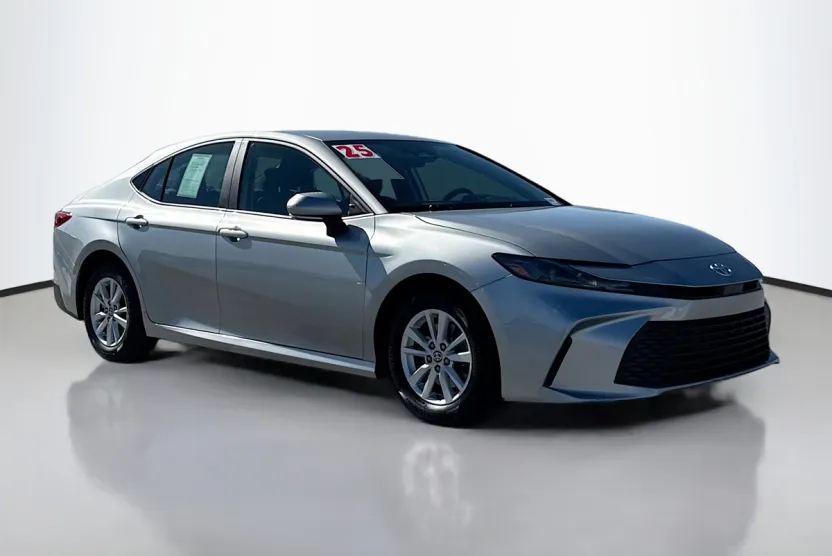 2025 Toyota Camry LE photo 1
