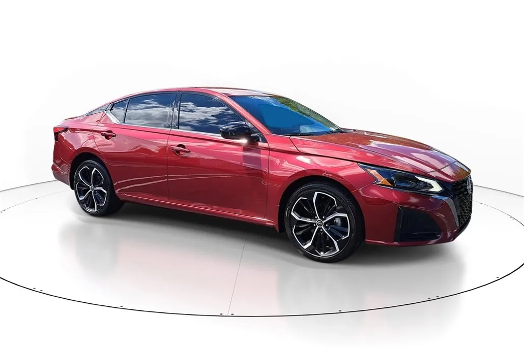 2024 Nissan Altima 2.5 SR photo 1