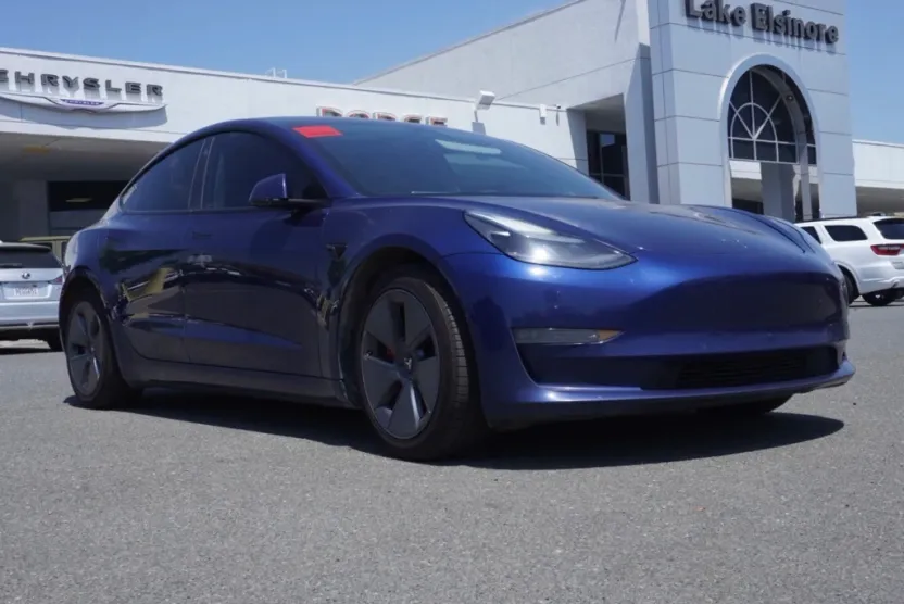 2022 Tesla Model 3 Long Range photo 1