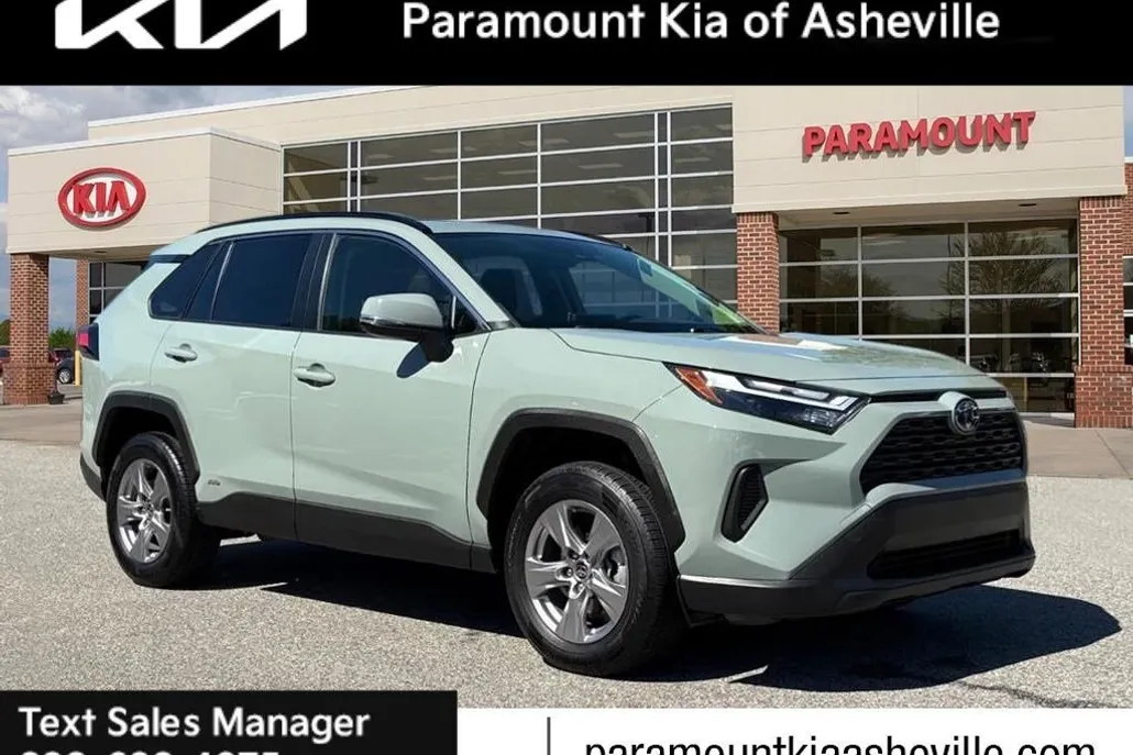 2023 Toyota RAV4 Hybrid XLE photo 1