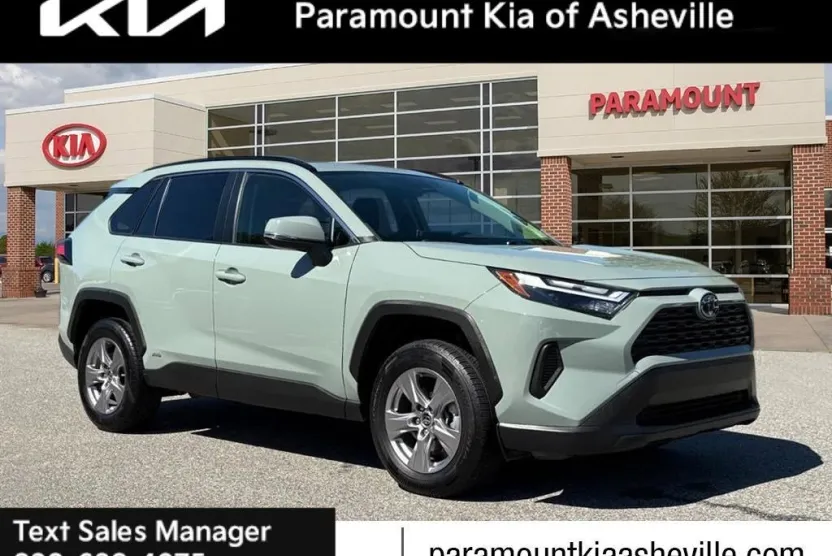 2023 Toyota RAV4 Hybrid XLE photo 1