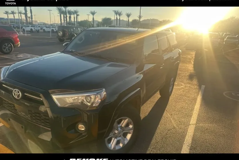 2021 Toyota 4Runner SR5 photo 1