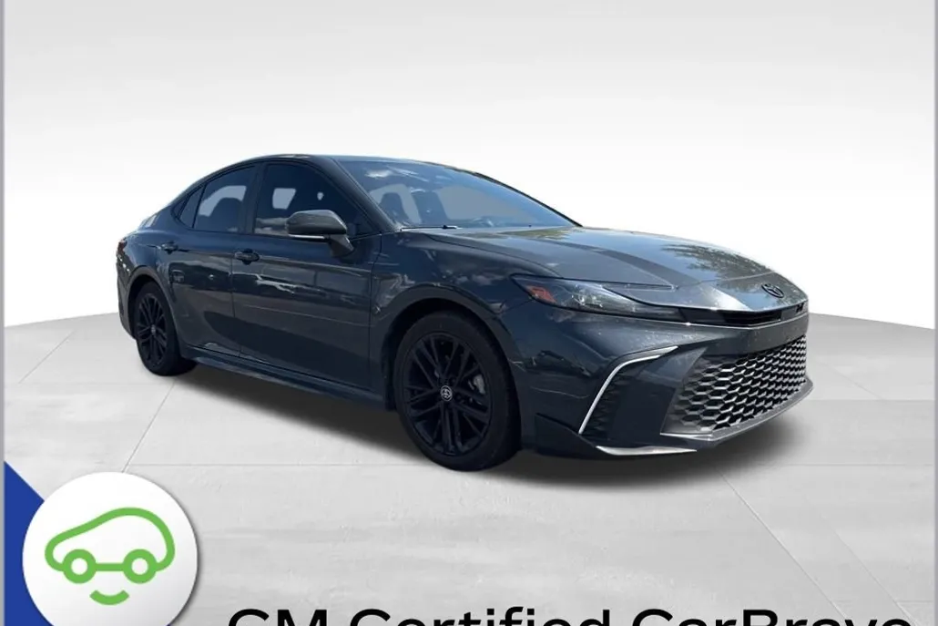 2025 Toyota Camry SE photo 1