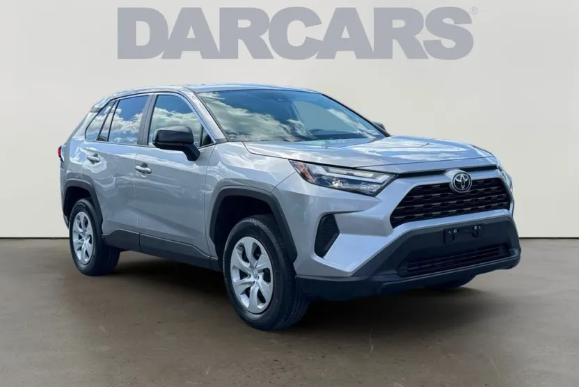 2023 Toyota RAV4 LE photo 1