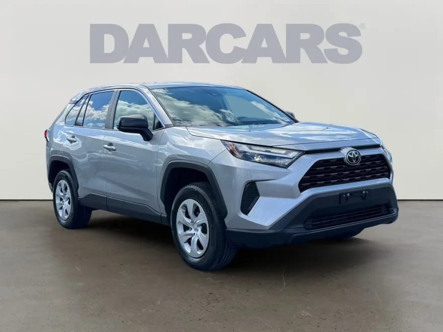 2023 Toyota RAV4 LE photo 1