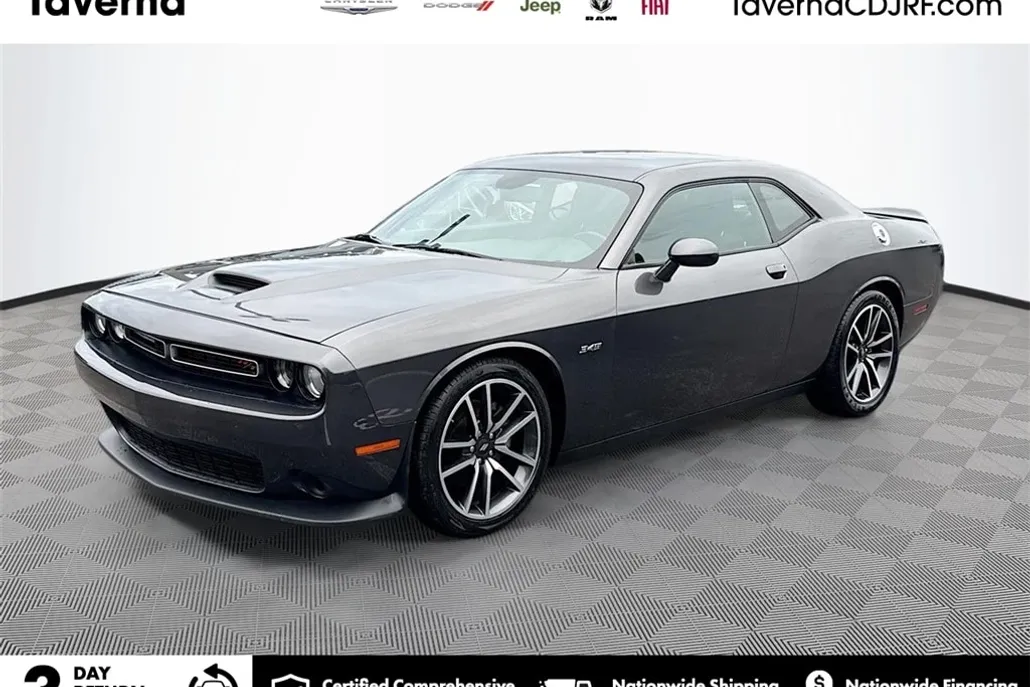 2023 Dodge Challenger R/T photo 1