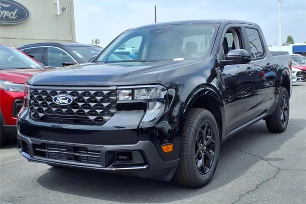 2025 Ford Maverick XLT photo 1