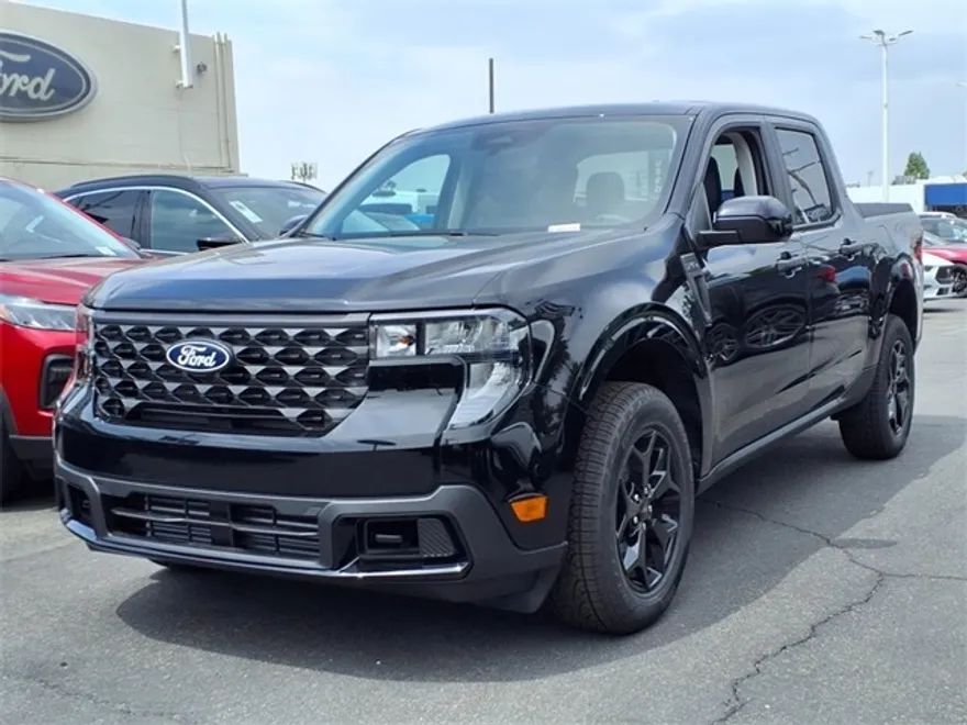 2025 Ford Maverick XLT photo 1