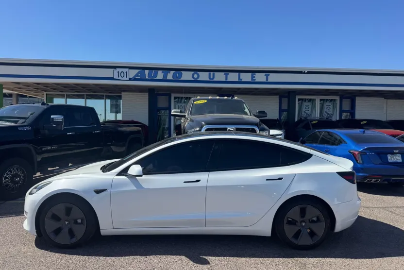 2021 Tesla Model 3 Standard Range Plus photo 1
