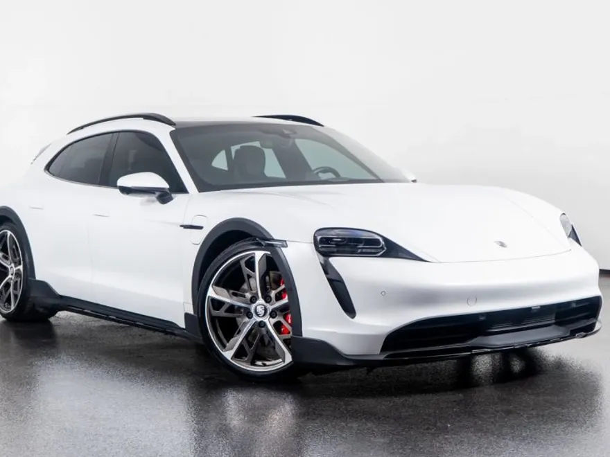 2022 Porsche Taycan 4S Cross Turismo photo 1