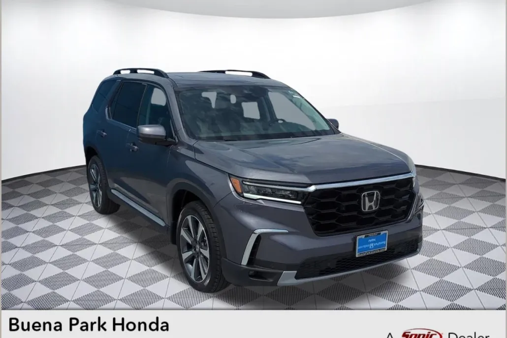 2025 Honda Pilot Touring photo 1