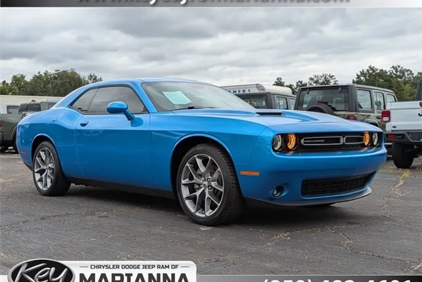 2023 Dodge Challenger SXT photo 1