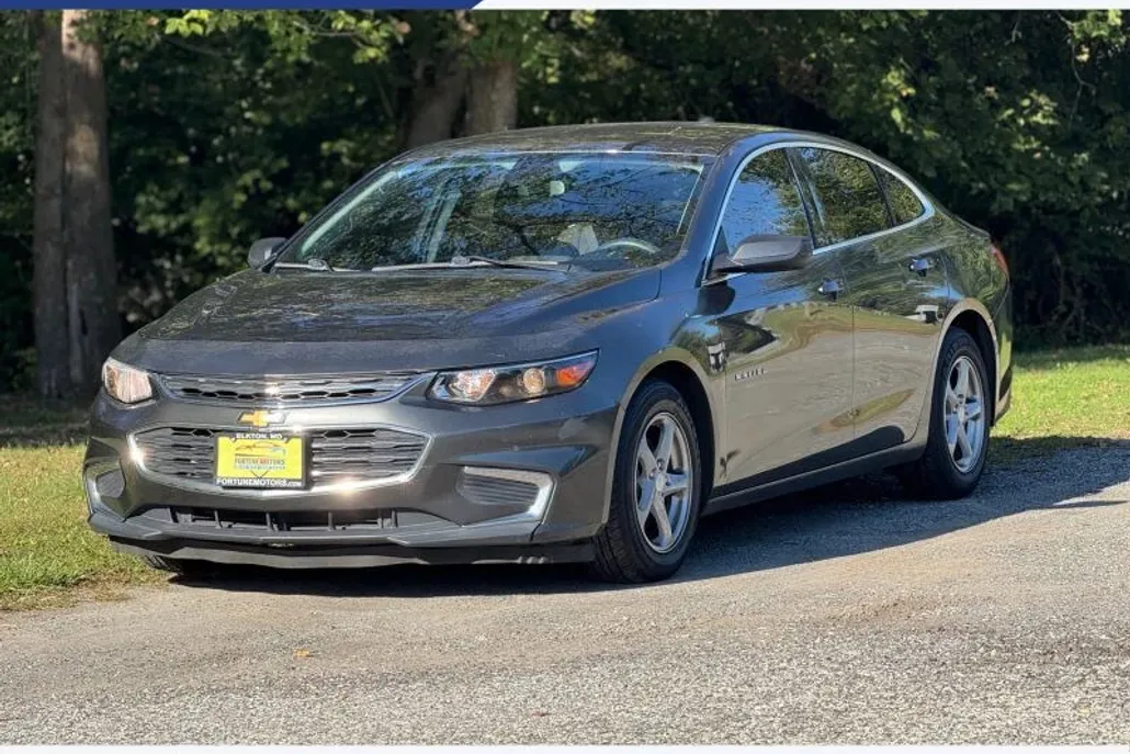 2018 Chevrolet Malibu LS photo 1