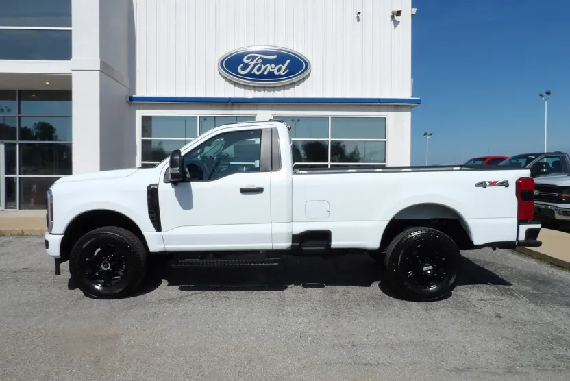 2025 Ford F-350 photo 1