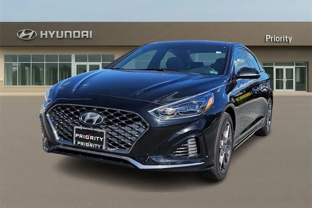 2018 Hyundai Sonata Limited photo 1