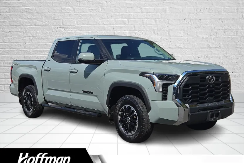 2022 Toyota Tundra SR5 CrewMax photo 1