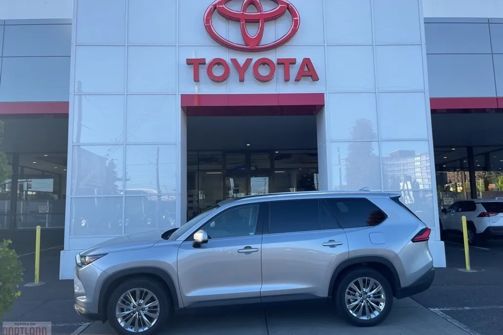 2024 Toyota Grand Highlander Platinum photo 1