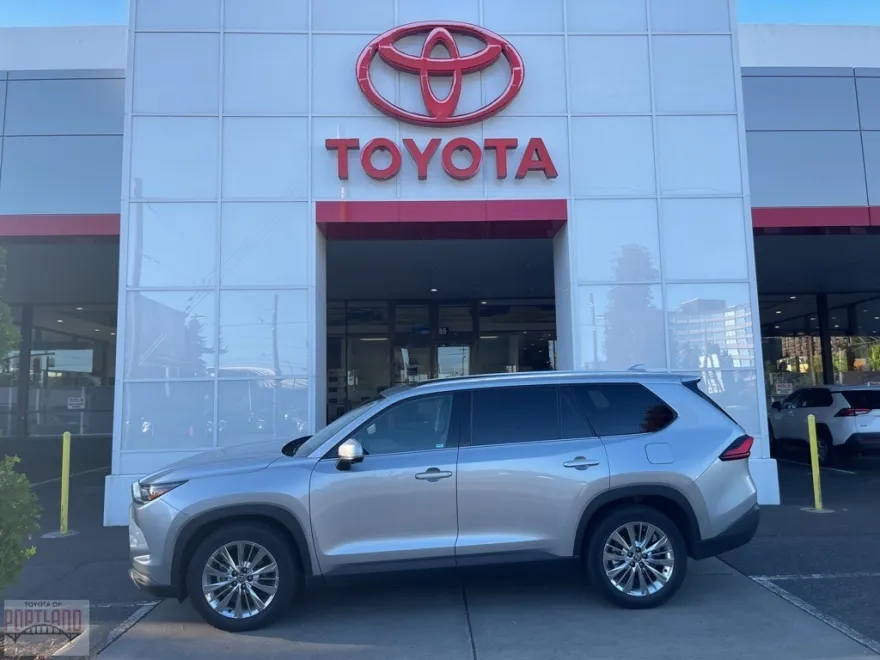 2024 Toyota Grand Highlander Platinum photo 1
