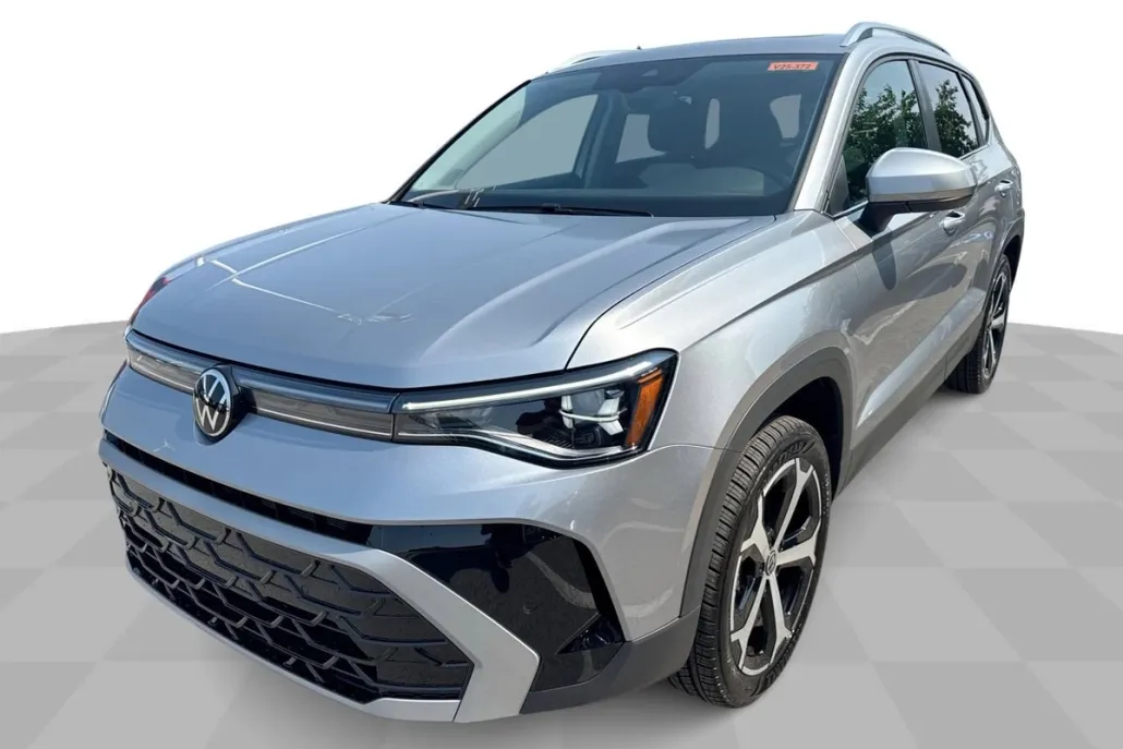 2025 Volkswagen Taos SEL photo 1