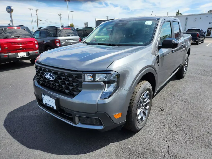 2025 Ford Maverick XLT photo 1