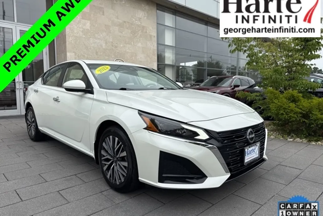 2023 Nissan Altima 2.5 SV photo 1