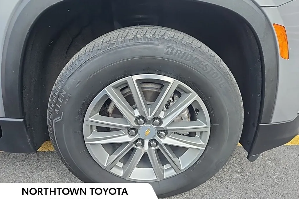 2023 Chevrolet Traverse 1LT photo 1
